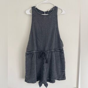 Roxy jumper. Dark gray. Size Large.